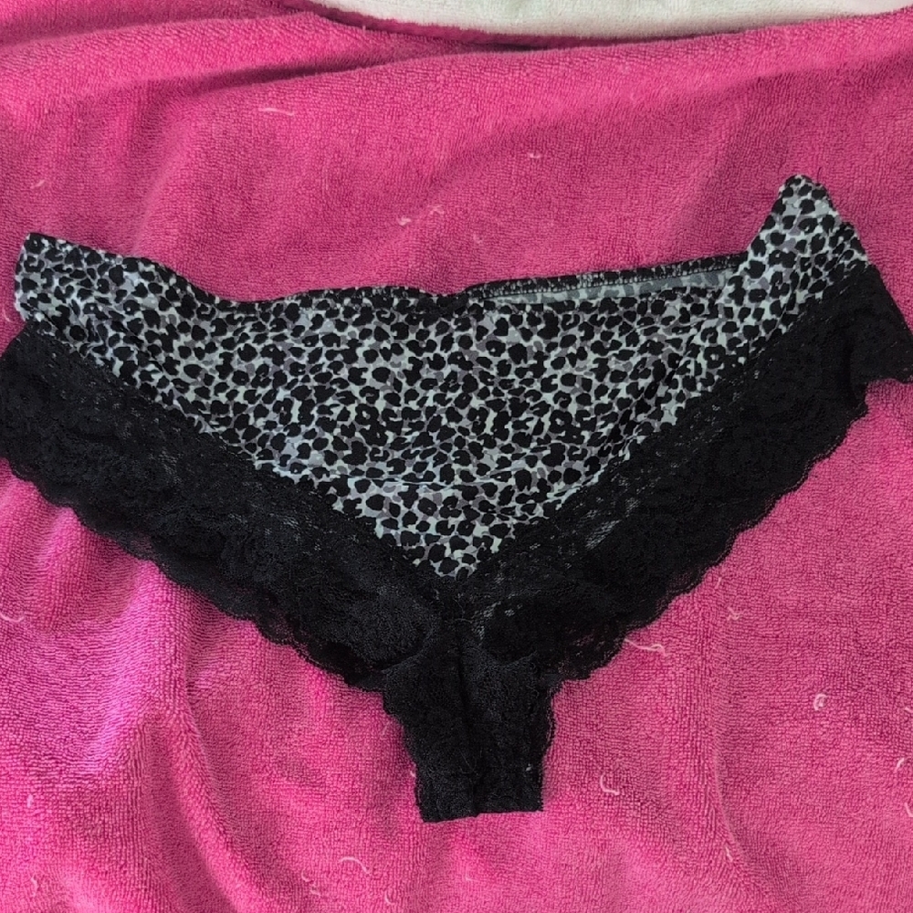 Simply Styled Black and Gray Lace Trim Panties